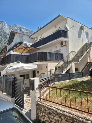 Pogled na planine ili pogled na planine iz apartmana
