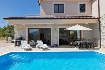 Bazen u objektu Charming holiday home Dolac in rural area with pool ili u blizini
