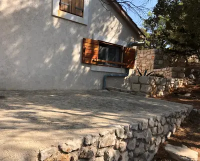 Zgrada u kojoj se nalazi vikendica