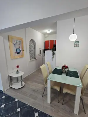 Kuhinja ili čajna kuhinja u objektu Luksuzna villa sa privatnim unutarnjim bazenom Villa Garden