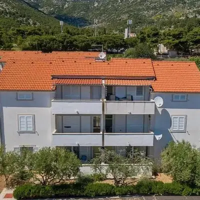 Apartments with parking space Bol