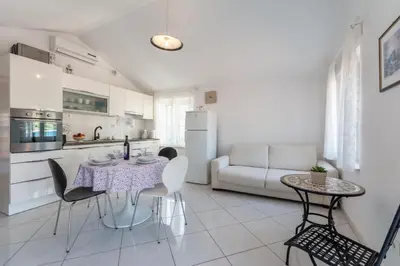 Kuhinja ili čajna kuhinja u objektu Apartments Sonja