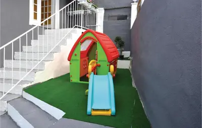 Dječje igralište u objektu Cozy Home In Srinjine