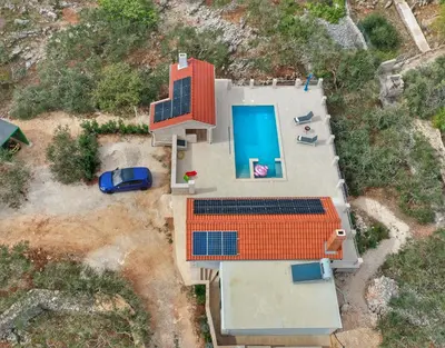 Bazen u objektu Villa LONGO ili u blizini