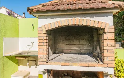 Oprema za roštilj dostupna gostima apartmana