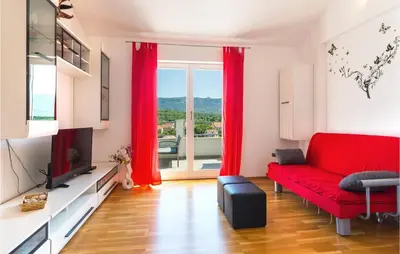 TV i/ili zabavni centar u objektu 4 Bedroom Cozy Apartment In Vrboska