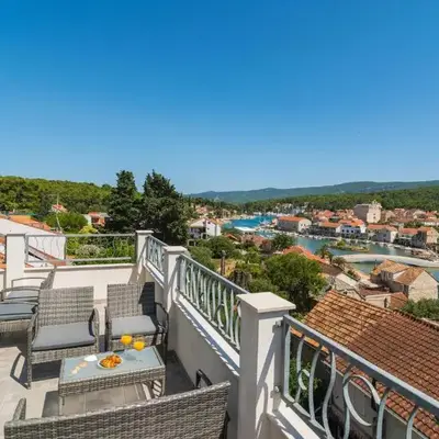4 Bedroom Cozy Apartment In Vrboska