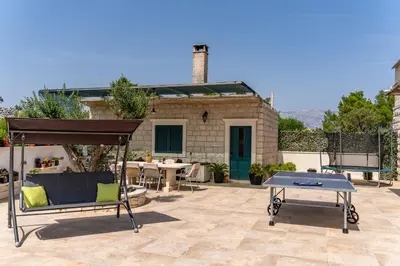 Popločani dio dvorišta ili vanjski dio objekta Holiday Home Ivana