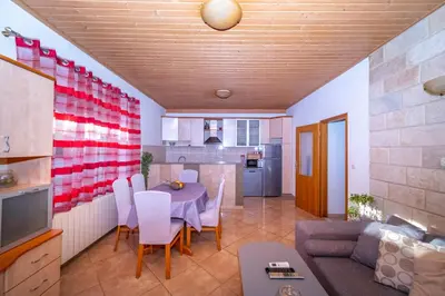 Kuhinja ili čajna kuhinja u objektu Apartments by the sea Postira, Brac - 20151