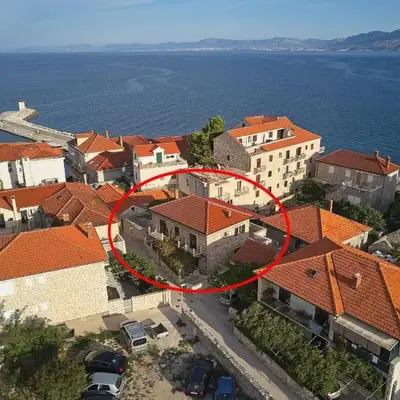 Apartments by the sea Postira