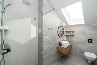 Kupaonica u objektu Villa Ani! Traditional and luxurious 4-bedroom villa with heated pool and sea views