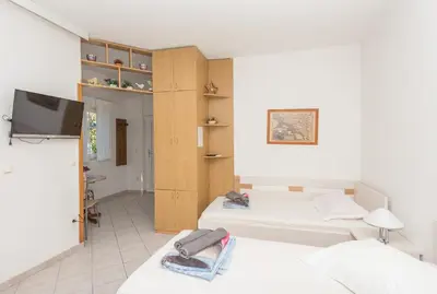 Krevet ili kreveti u jedinici u objektu Apartments by the sea Brela, Makarska - 20186