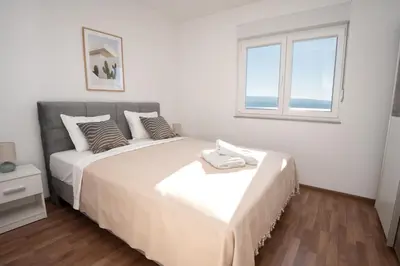 Krevet ili kreveti u jedinici u objektu Sunny Hill Apartments with rooftop pool