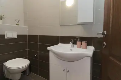 Kupaonica u objektu Sunny Hill Apartments with rooftop pool