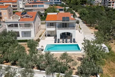 Bazen u objektu Camadra Villa ili u blizini