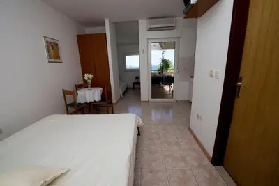 Krevet ili kreveti u jedinici u objektu Studio Apartment in Duce with sea view, Balcony, Klimaanlage, WLAN 132-1
