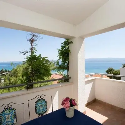 Studio Apartment in Duce with sea view
