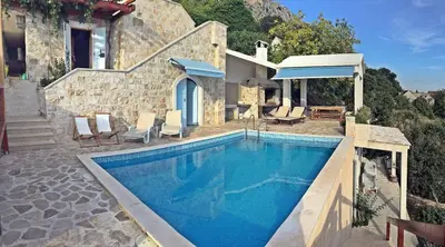 Bazen u objektu Villa Peace ili u blizini