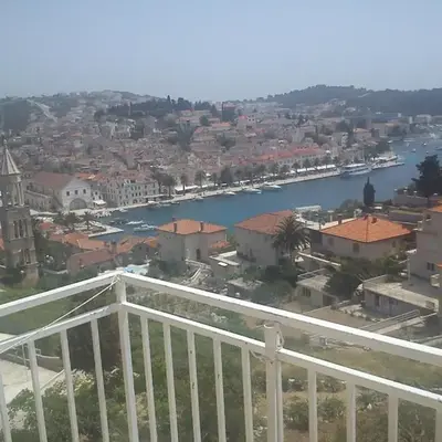Studio apartment in Hvar town with sea views