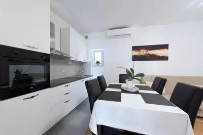 Kuhinja ili čajna kuhinja u objektu Apartment in Duce with sea view, terrace, air conditioning, WiFi 3423-2
