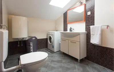 Kupaonica u objektu Awesome Apartment In Suhi Potok, Jesenice