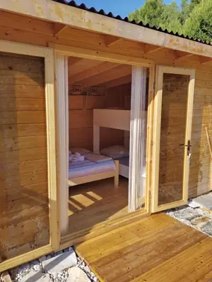 Krevet ili kreveti u jedinici u objektu Secluded getaway tiny home - Skozanje bay, island Hvar