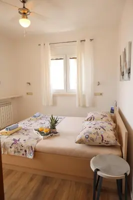 Krevet ili kreveti u jedinici u objektu Apartment Amore - 2 bedroom, 2 bathroom, sea view terrace, 250m from beach
