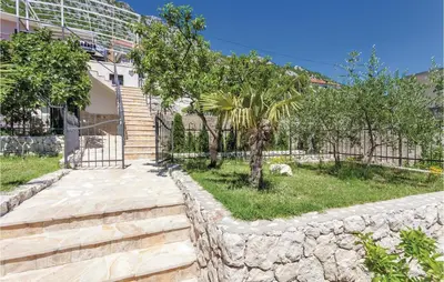 Vrt u objektu Holiday Home Zvecanje With Outdoor Swimming Pool 326