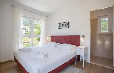 Krevet ili kreveti u jedinici u objektu 6 Bedroom Luxurious Home In Bol