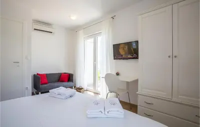 Krevet ili kreveti u jedinici u objektu 6 Bedroom Luxurious Home In Bol