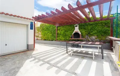 Popločani dio dvorišta ili vanjski dio objekta Nice Apartment In Suhi Potok, Jesenice With Wifi