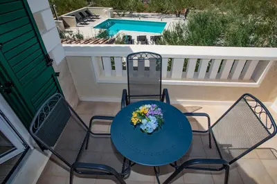 Bazen u objektu OPG Villa Meri ili u blizini