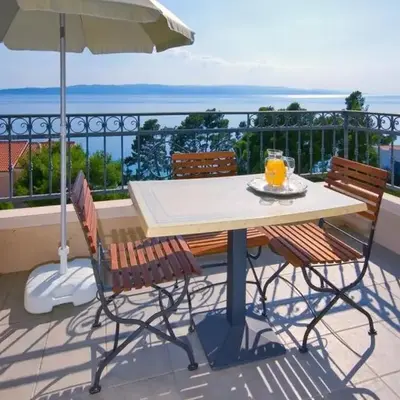 Studio apartment in Brela with a sea view