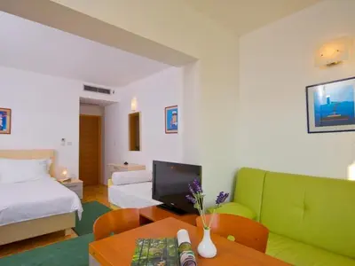 Krevet ili kreveti u jedinici u objektu Studio apartment in Brela with a sea view, terrace, air conditioning, WiFi 201-9