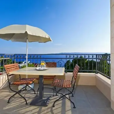 Studio apartment in Brela with a sea view