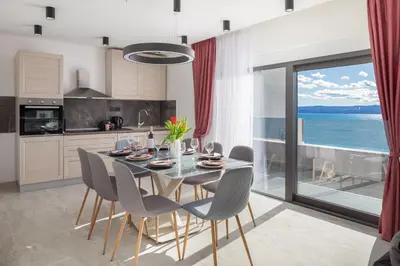 Kuhinja ili čajna kuhinja u objektu Luxury Apartment Lorena - Private Heated Pool -