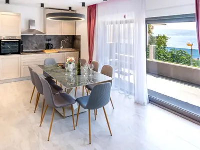 Kuhinja ili čajna kuhinja u objektu Luxury Apartment Lorena - Private Heated Pool -