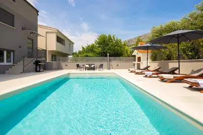 Bazen u objektu Luxury Apartment Lorena - Private Heated Pool - ili u blizini