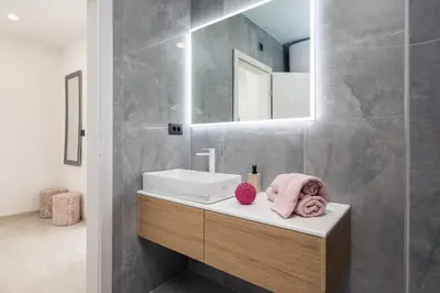 Kupaonica u objektu Luxury Apartment Lorena - Private Heated Pool -