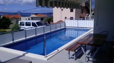 Bazen u objektu Apartment in Dugi Rat with private Pool, sea view, terrace, aircondition, WiFi 5112-1 ili u blizini