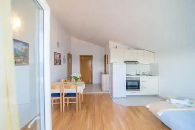 Kuhinja ili čajna kuhinja u objektu Apartment in Dugi Rat with sea view, terrace, air conditioning, WiFi 5113-4