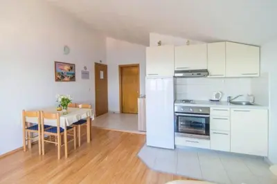 Kuhinja ili čajna kuhinja u objektu Apartment in Dugi Rat with sea view, terrace, air conditioning, WiFi 5113-4