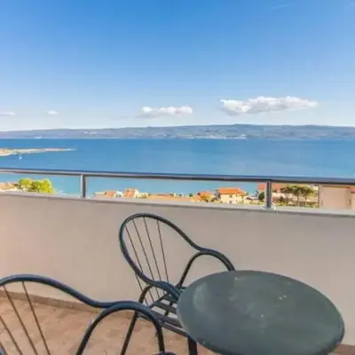 Apartment in Dugi Rat with sea view