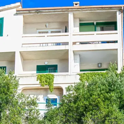 Apartments with parking space Brela