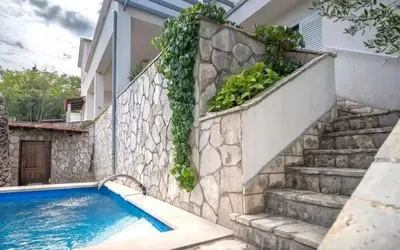 Bazen u objektu Villa JoHa ili u blizini