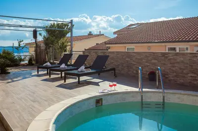 Bazen u objektu Solaris Holiday Home - Private Pool ili u blizini