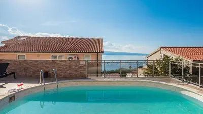 Bazen u objektu Solaris Holiday Home - Private Pool ili u blizini