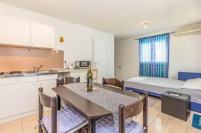 Kuhinja ili čajna kuhinja u objektu Apartment Adrian