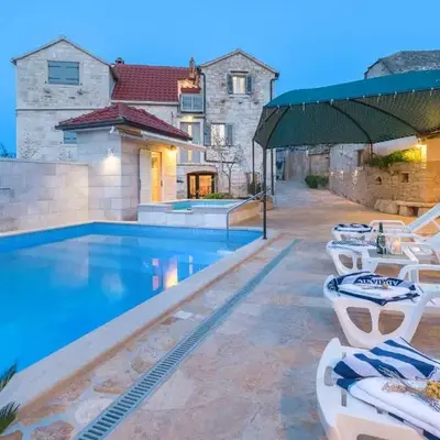 Family friendly house with a swimming pool Skrip