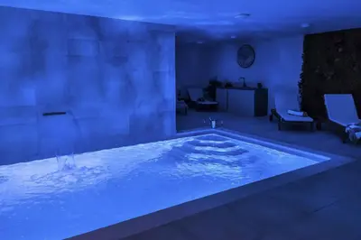 Bazen u objektu Villa Luxury Dream, Indoor Heated Pool, 7 persons, Sea Views, Omiš ili u blizini